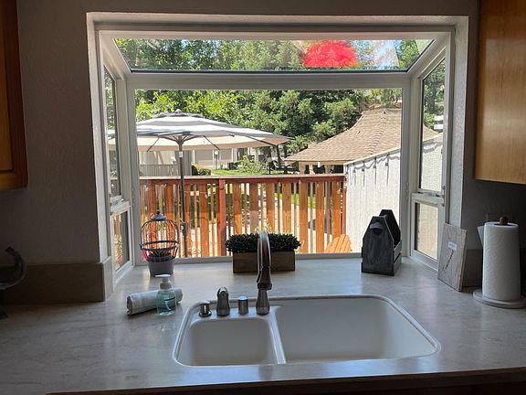 4th image of 5611 Victoria Ln