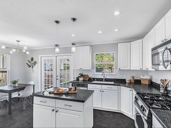 4th image of 7514 Delafield Ln