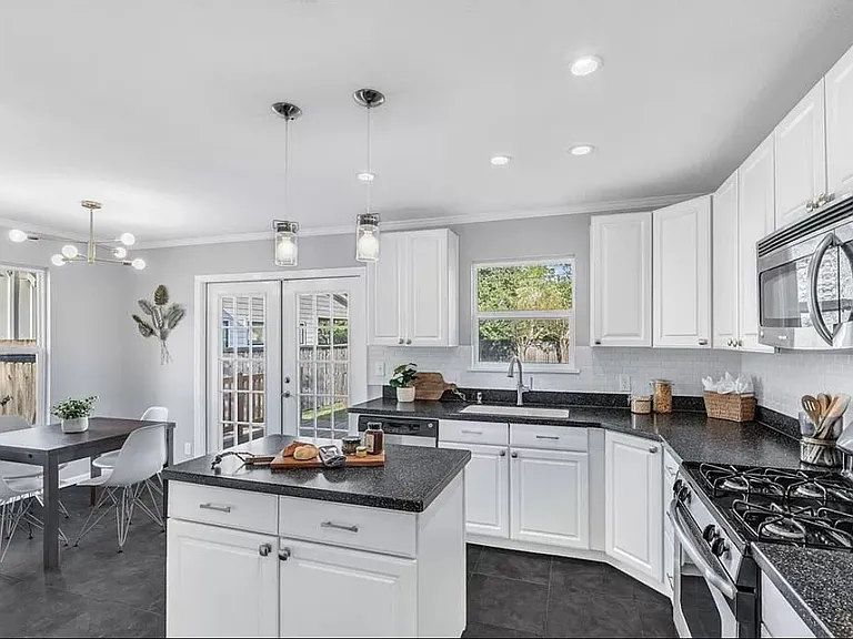 7514 Delafield Ln — Photo 4