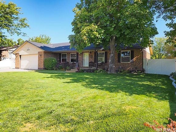 3rd image of 4190 W Benarmine Cir