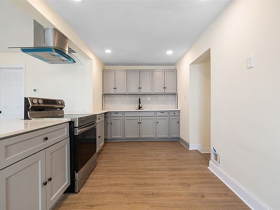 5th image of 1715 Navaro St