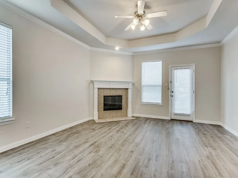 1901 Templegate Dr — Photo 4