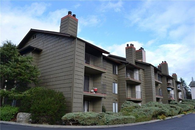 1st image of 270 SE Barrington Dr #305