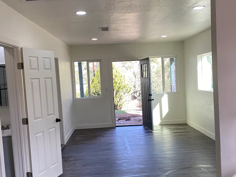 1476 Swenson St — Photo 10
