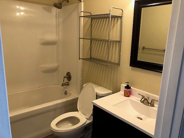 Bathroom with shower/ Bath