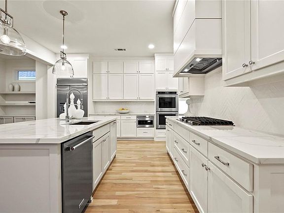 2nd image of 7511 Kaywood Dr