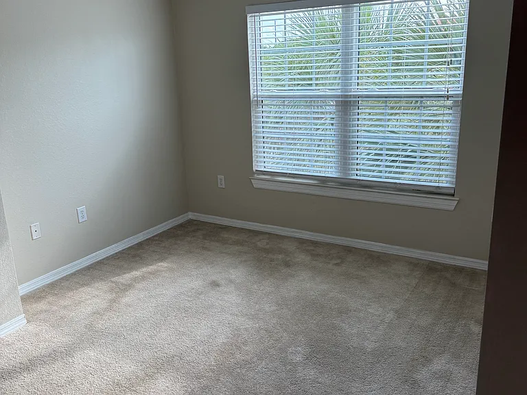 5455 Vineland Rd #3304 — Photo 35