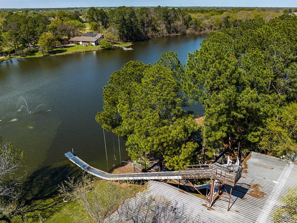 1st image of 208 Levee Dr
