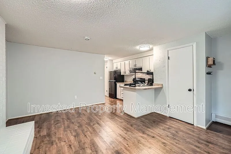 Building Photo - 1140 N Downing St #102