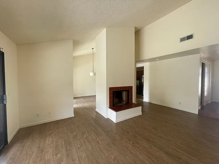 346 Oliver Rd — Photo 3