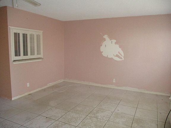 2nd image of 427 Windsor #427