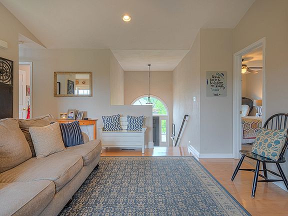 5th image of 1040 New Village Dr NW