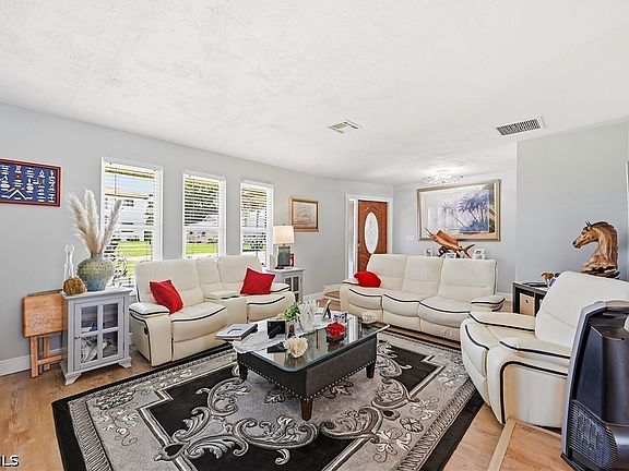 5th image of 7219 Reymoor Dr