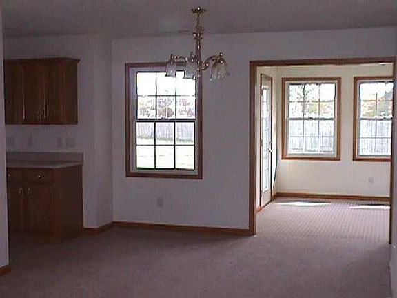 5th image of 3419 S Village Dr