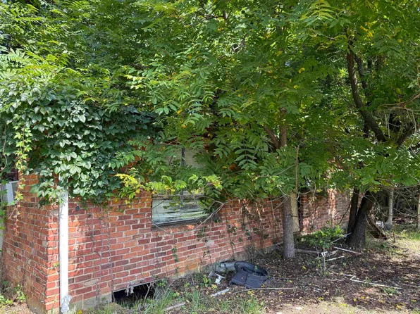 601 Orchard Rd, Pulaski, VA 24301