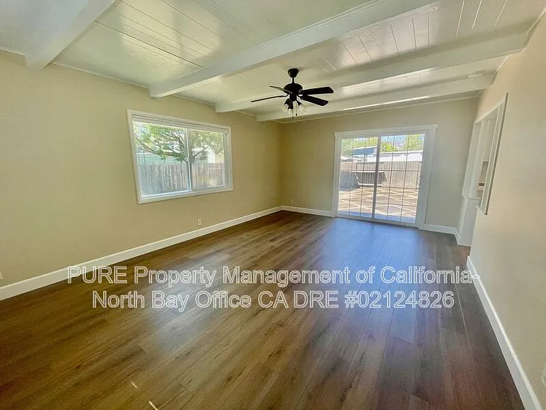 1521 E Madison St — Photo 7