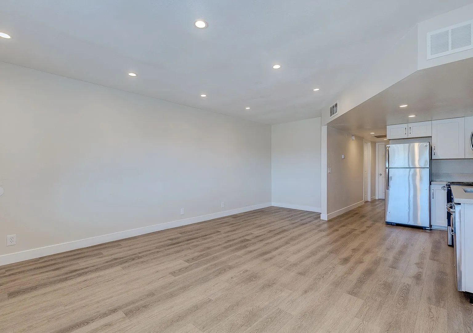 471 Jefferson Blvd — Photo 4