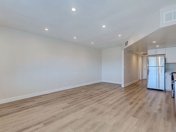 5th image of 471 Jefferson Blvd APT 3