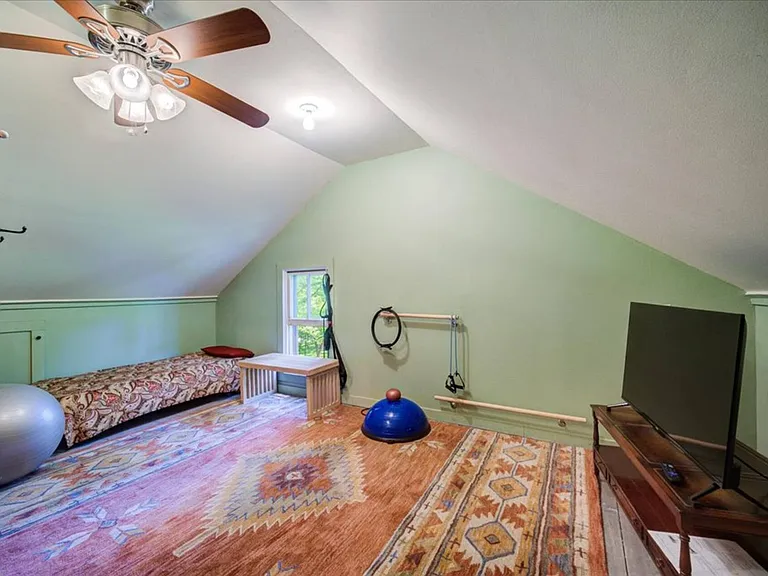 123 Bedell Ave — Photo 16