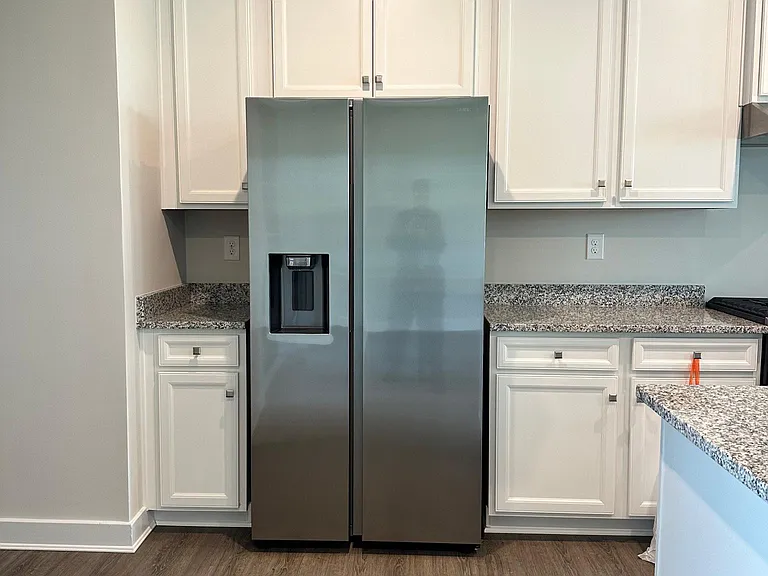 325 E Cochran St — Photo 39
