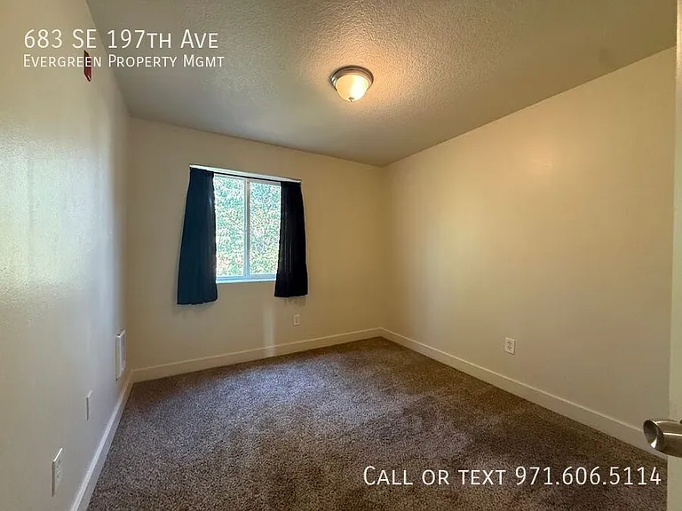 683 SE 197th Ave — Photo 32