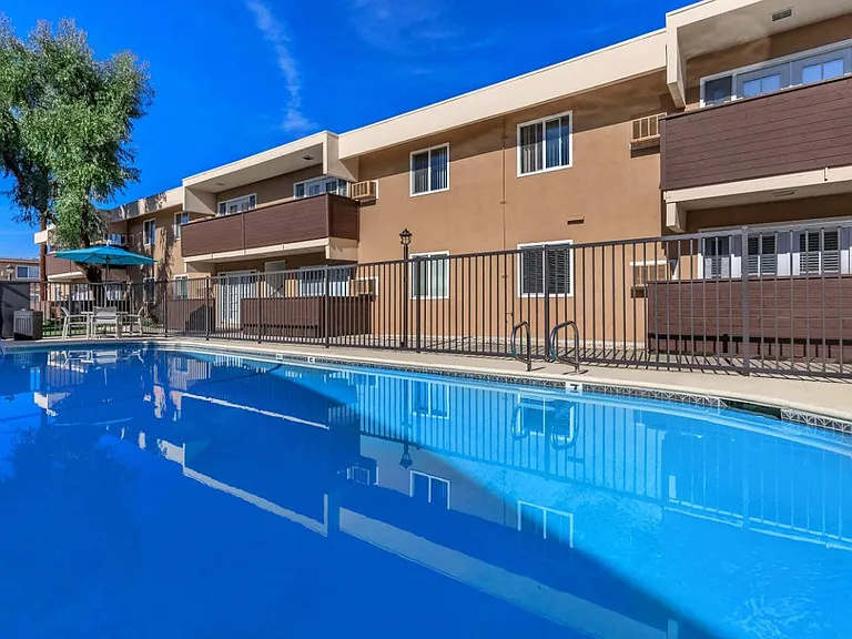 Dorado Plaza Apartments — Photo 6