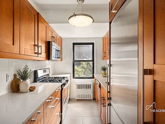 4th image of 333 E 55th St APT 14B