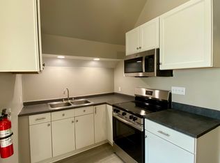30 Briggs St FLOOR 3, Taunton, MA 02780