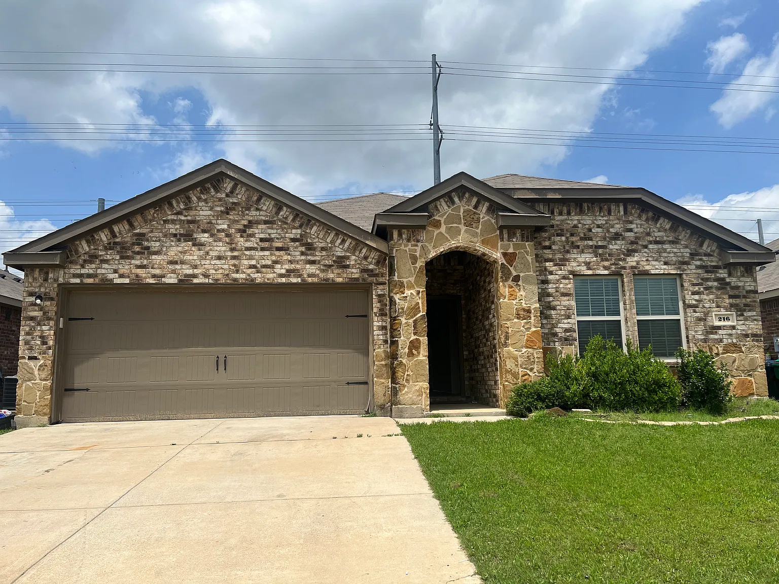 4 bed, 1882 sqft, $2,300 — Photo 1