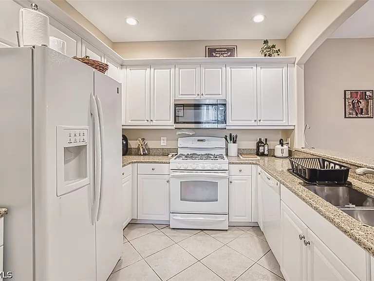 3230 Cottonwood Bnd #406 — Photo 5