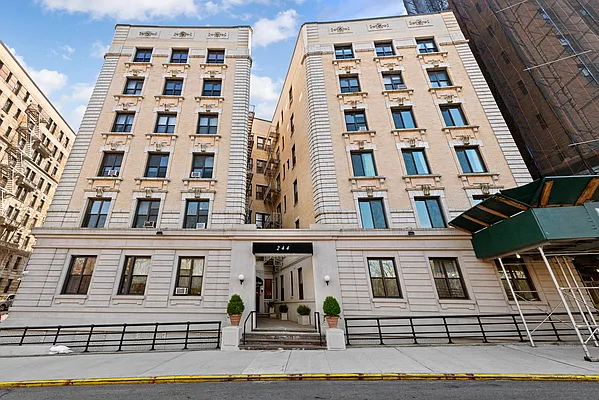 Sold by Compass | media 18