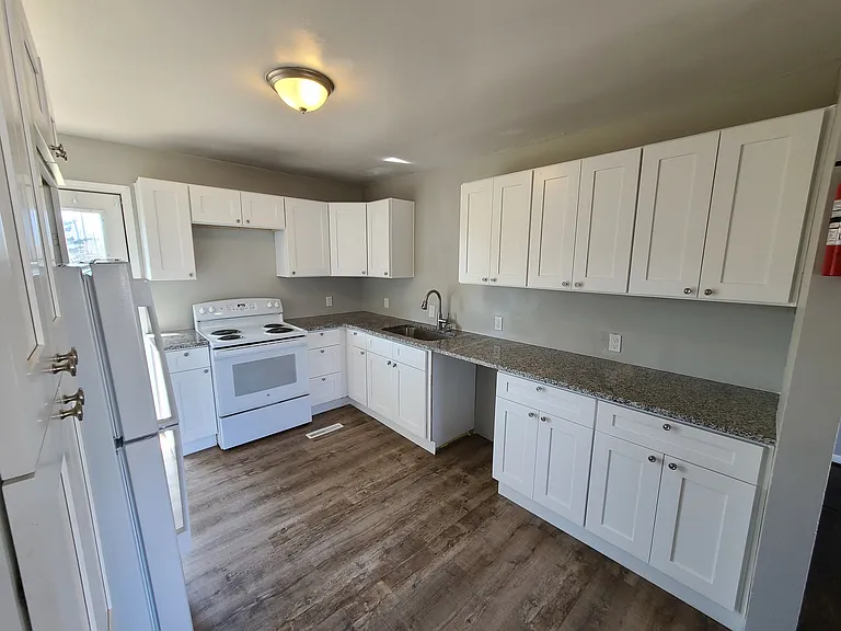 W 22nd Ter — Photo 2