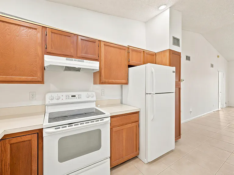 2600 Greenwood Ter #G201 — Photo 9