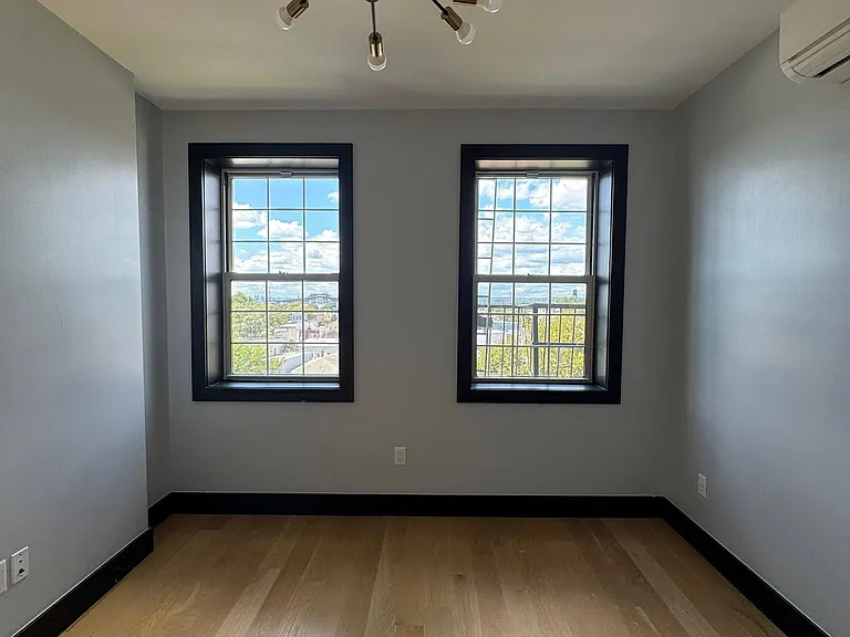 41 Van Wagenen Ave #4L — Photo 12