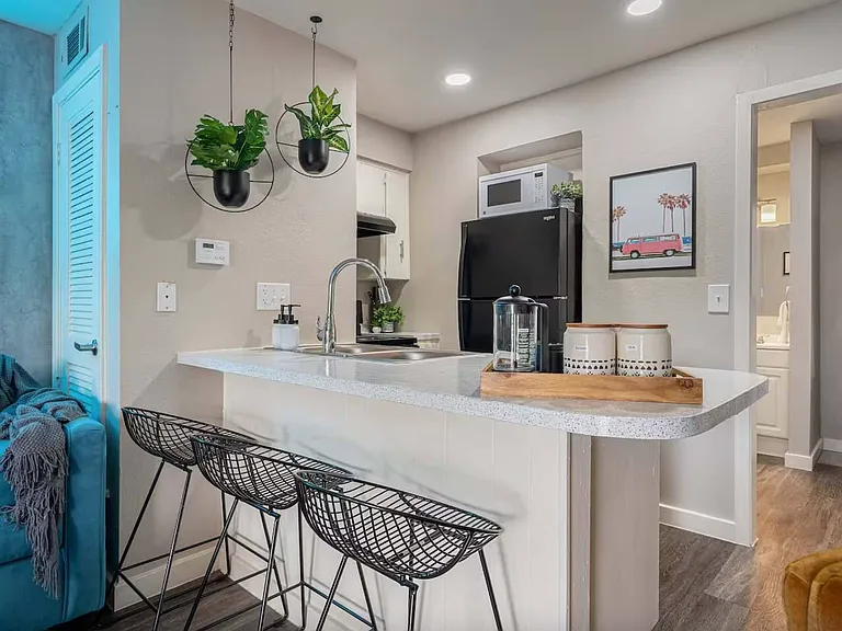 6811 Great Northern Blvd #J — Photo 13