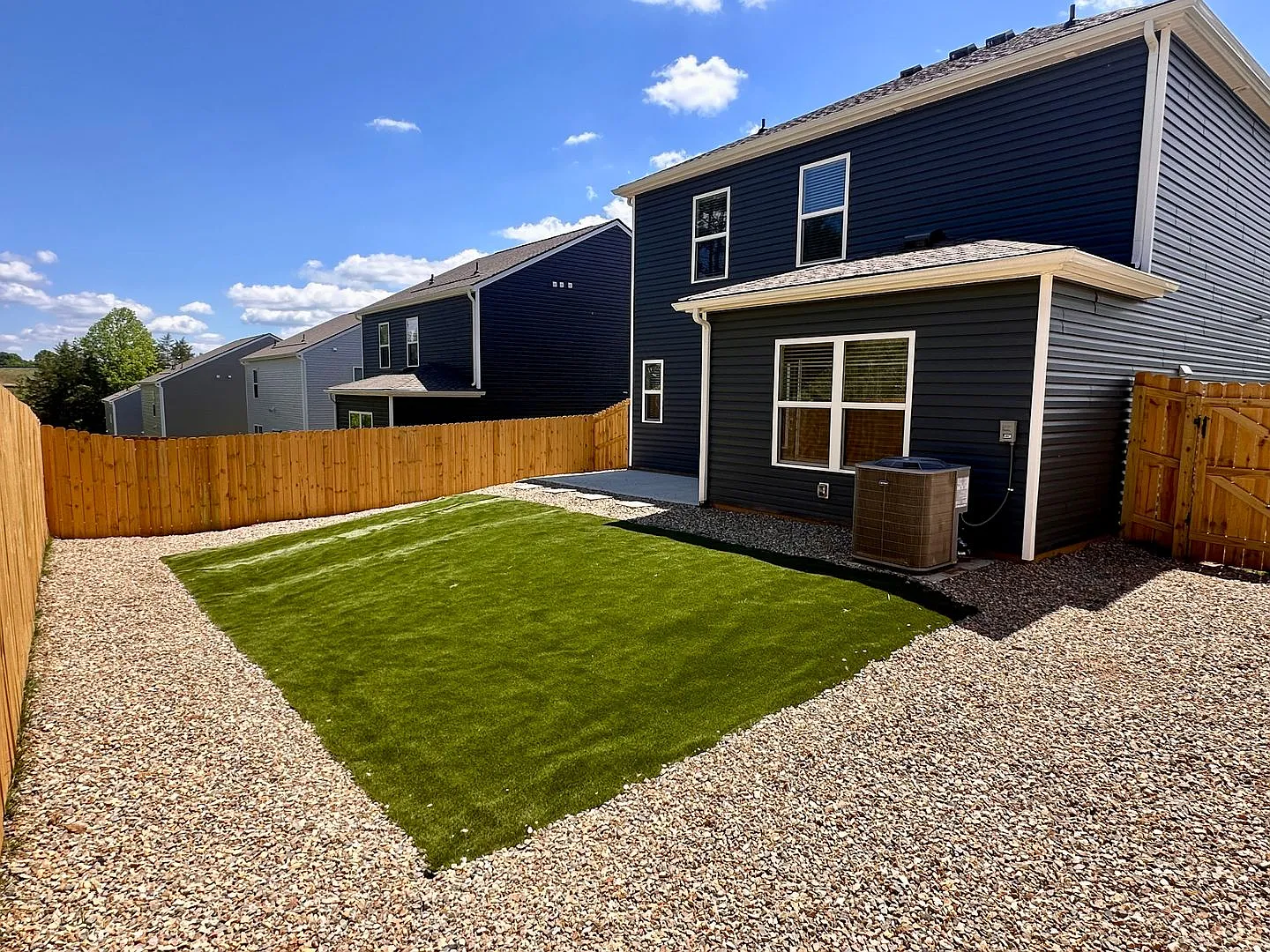 Modern 3-Bedroom Home with Fenced Backyard & 2-Car Garage — Photo 4