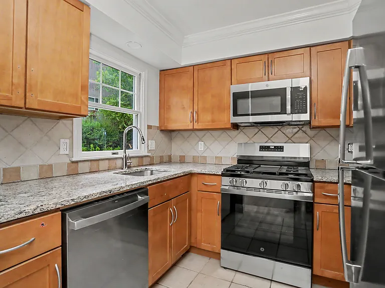70 Ritch Ave #C — Photo 9