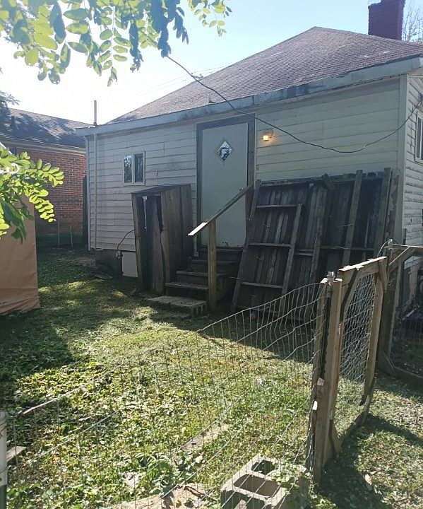 1st image of 414 E High St