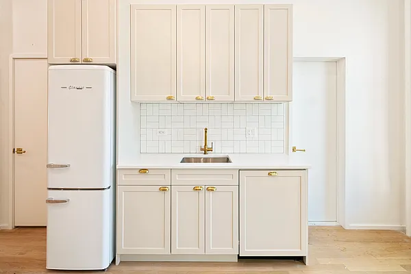 Rented by The Agency | media 2