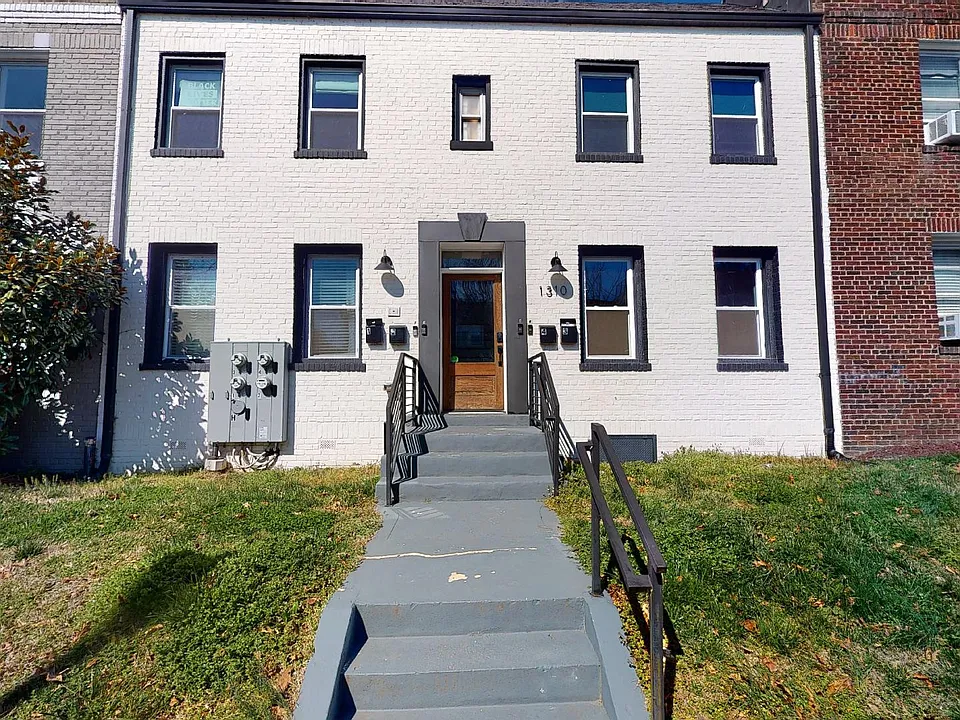 1310 Holbrook St NE #2