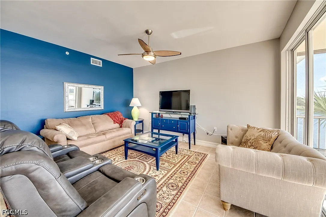 2 bed, 2.0 bath, 1283 sqft, $5,500 — Photo 3