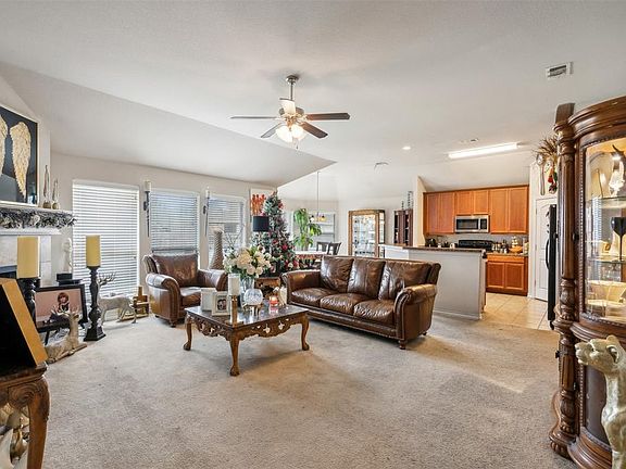 4th image of 524 Castlebrook Ct