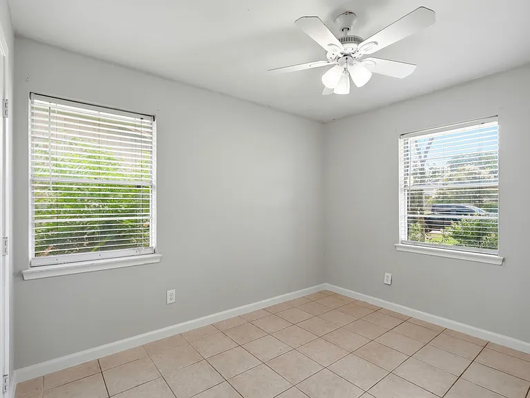 2607 Clearview Cir — Photo 13