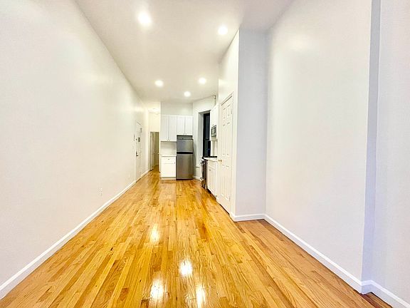 5th image of 238 E 89th St APT D