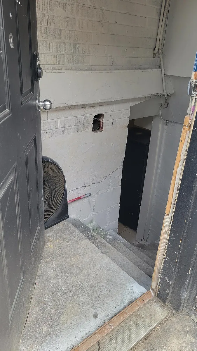 separate entrance from the side of the house - 138 Nassau St #B