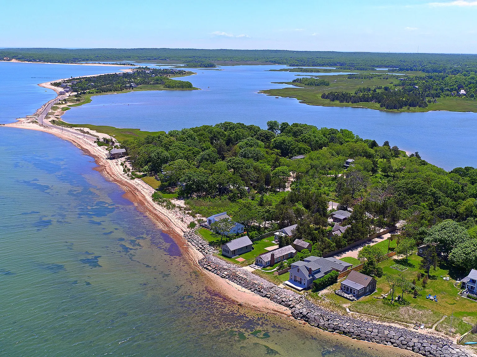 Private Retreat w Stunning Water Views — Photo 2