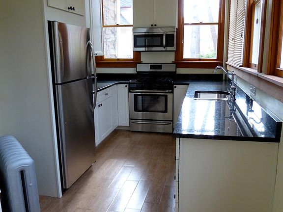 5th image of 1037 Pine St APT 2