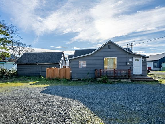 3rd image of 807 Garibaldi Ave