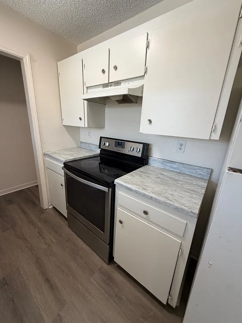 501 Sweetbriar St - Unit D — Photo 4