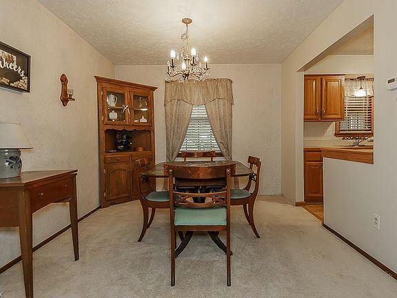 5th image of 456 Riverdale Dr
